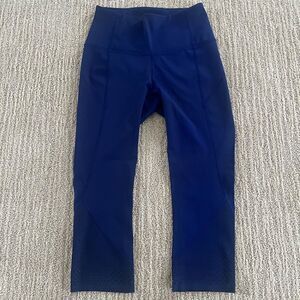 Lululemon Blue Patterened Bottoms Cropped 21” Leggings